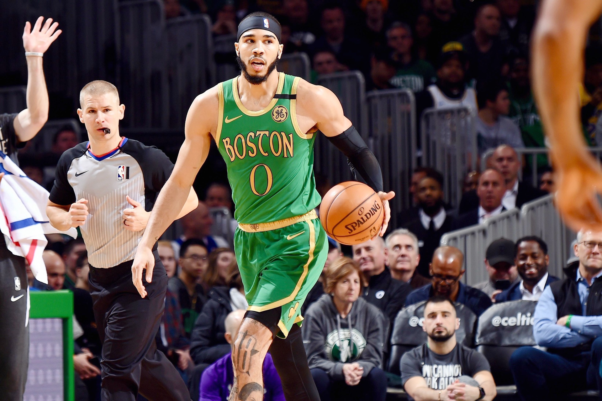 爱游戏官网-爵士力克广州队，塔图姆点燃赛场