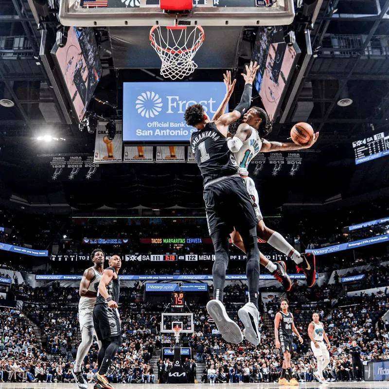 爱游戏入口-太阳逆转马刺,莫兰特惊艳四座