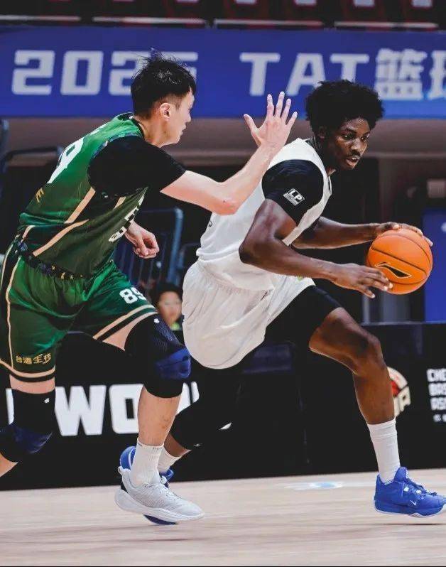 爱游戏体育-湖人绝杀广州队，伦纳德关键制胜