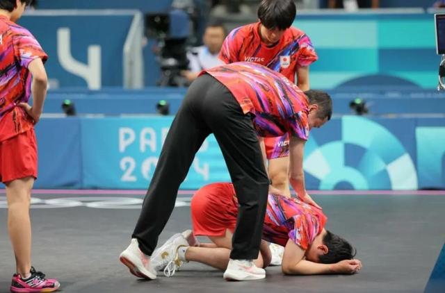 爱游戏入口-英格兰队险胜法国队，张本智和扛起全队